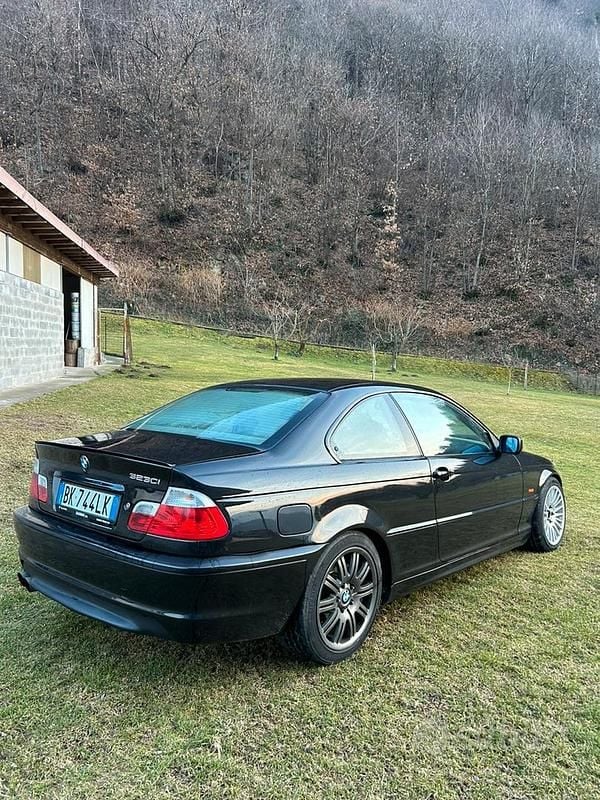 Begagnad BMW 323 170 HK (125 kW) 2000 Svart Sportkupé