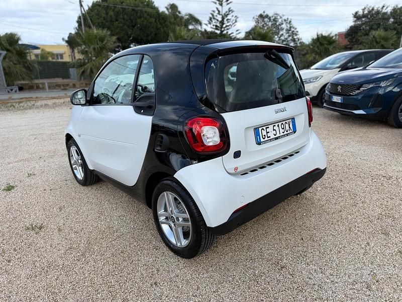 Usata Smart ForTwo Coupé Passion 40 kW (55 CV) 2021 Bianco Utilitaria