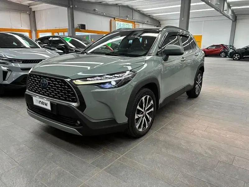 Usata Toyota Corolla Cross Lounge 140 CV (102 kW) 2023 Verde SUV