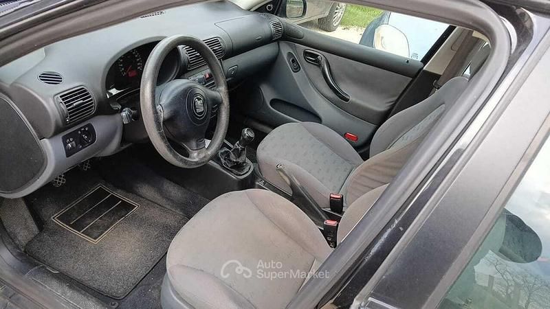 Usata Seat Leon 75 CV (55 kW) 2001 Nero Utilitaria