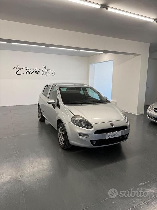 Grigio Usata 2017 Fiat Punto Street Tre volumi | 5300 € (Ottimo prezzo) - Immagine 1/4