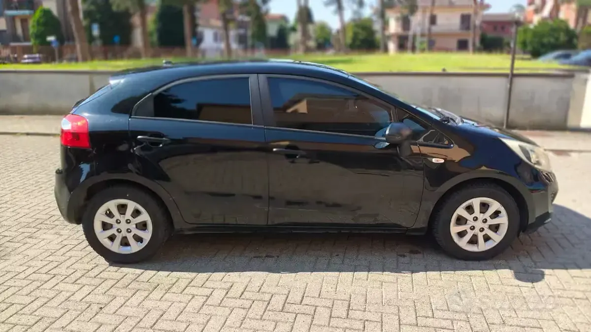 Usata Kia Rio LX 75 CV (55 kW) 2012 Utilitaria