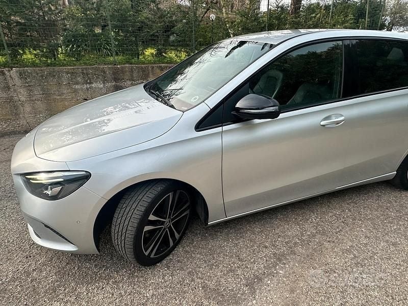 Usata Mercedes B180 116 CV (85 kW) 2019 Grigio Monovolume
