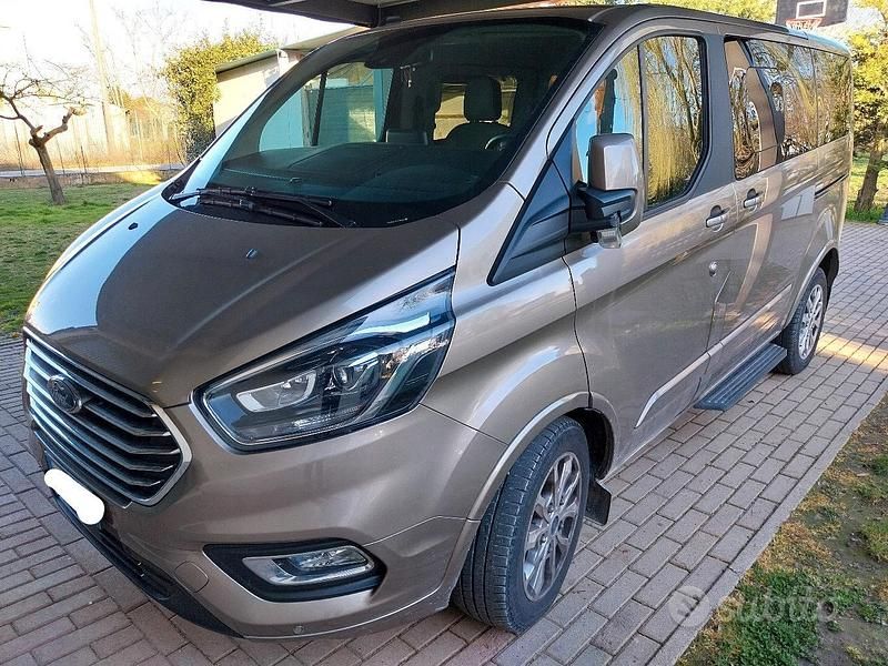Usata Ford Tourneo Titanium 185 CV (136 kW) 2021 Monovolume