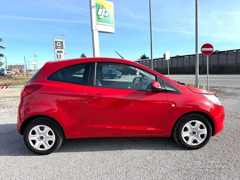 Usata Ford Ka Titanium 69 CV (50 kW) 2014 Rosso Berlina