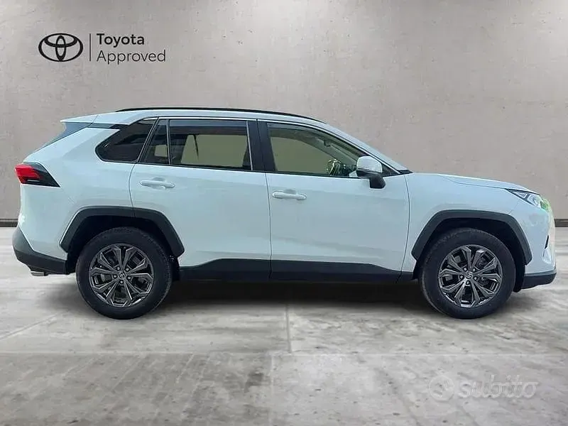 Usata Toyota RAV4 Hybrid 218 CV (160 kW) 2022 Bianco SUV
