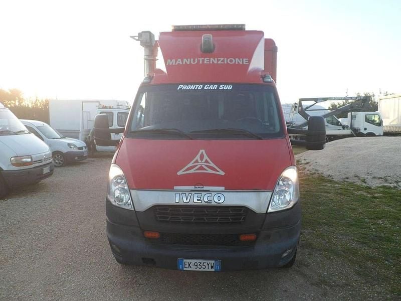 Usata Iveco Daily 150 CV (110 kW) 2013 Rosso Furgone