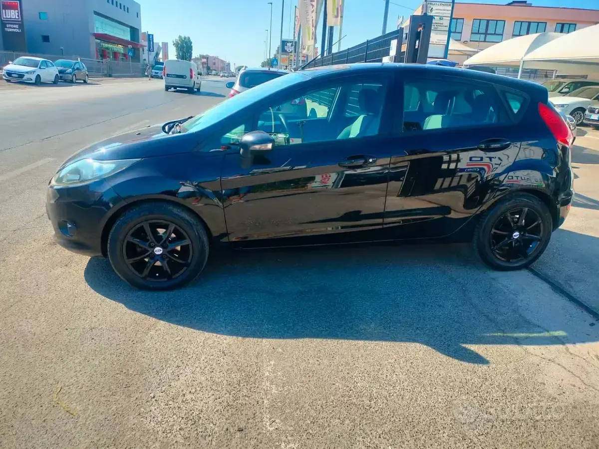 Usata Ford Fiesta Titanium 68 CV (50 kW) 2010 Nero Berlina