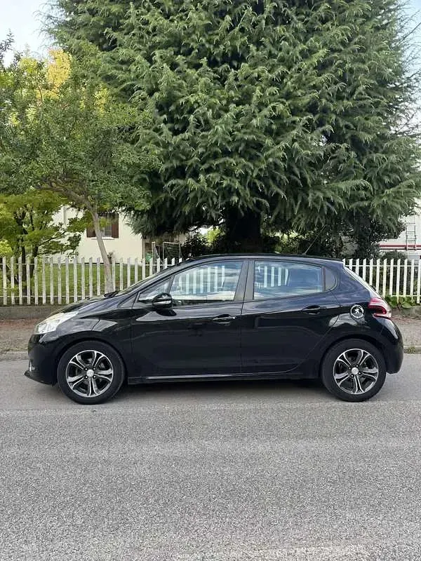 Usata Peugeot 208 Active 95 CV (69 kW) 2015 Utilitaria