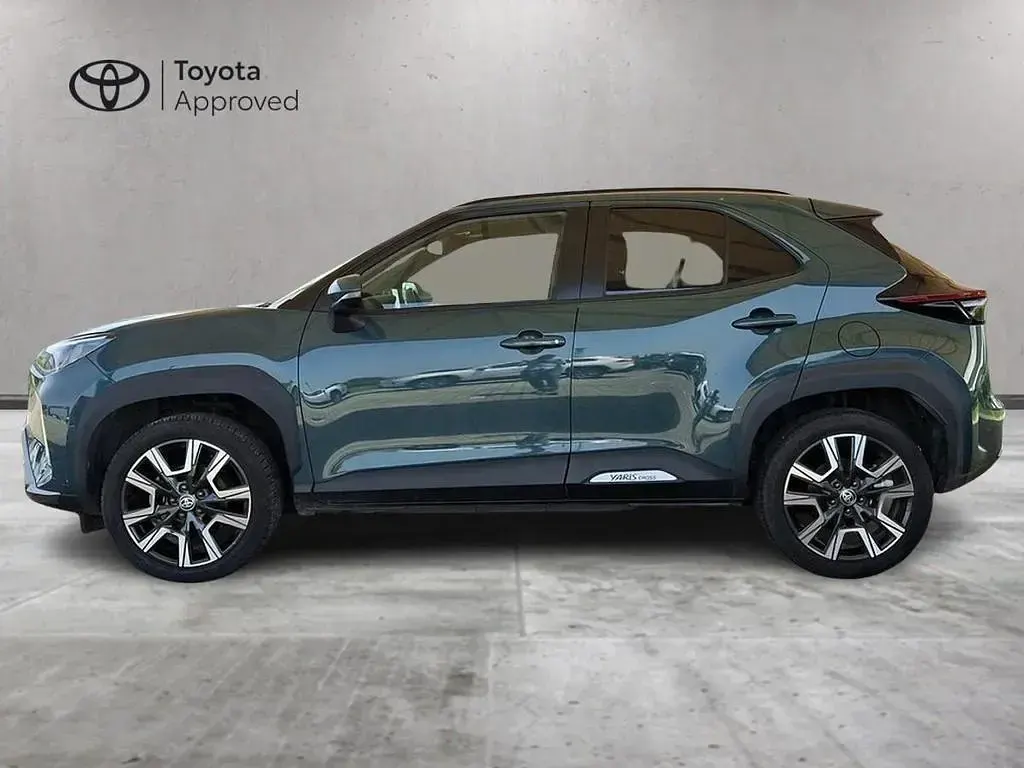 Usata Toyota Yaris Cross Lounge 130 CV (95 kW) 2025 Verde SUV