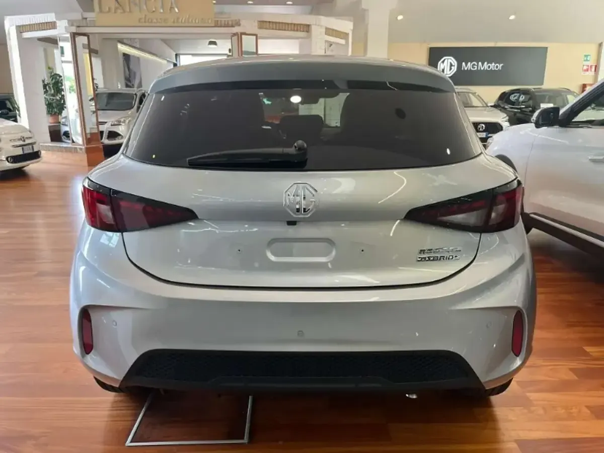 Nuova MG MG3 Luxury 102 CV (75 kW) 2026 Argento Utilitaria