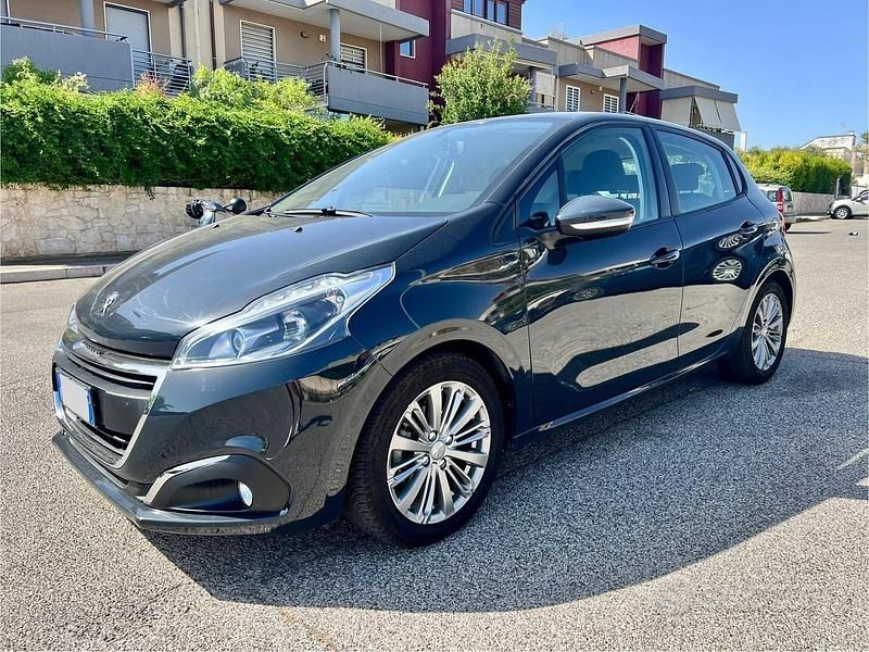 Grigio Usata 2019 Peugeot 208 Allure Due volumi | 11.900 € (Buon prezzo) - Immagine 1/4