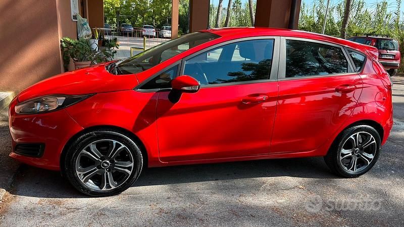 Usata Ford Fiesta 75 CV (55 kW) 2017 Rosso Berlina