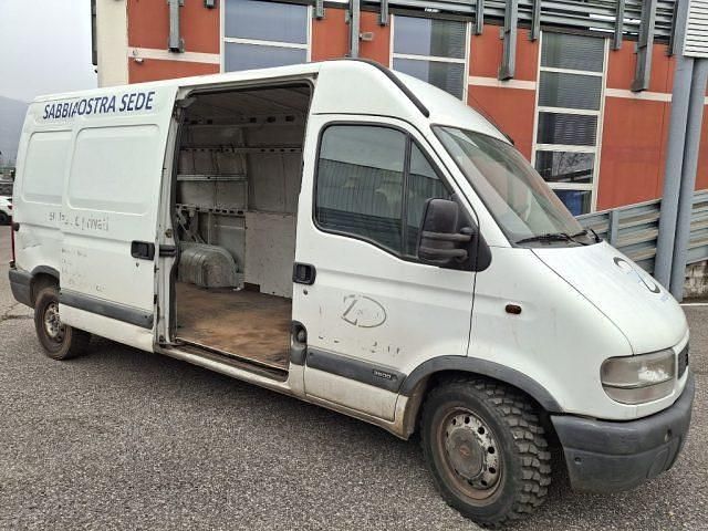 Usata Opel Movano 114 CV (83 kW) 2001 Bianco pastello Berlina