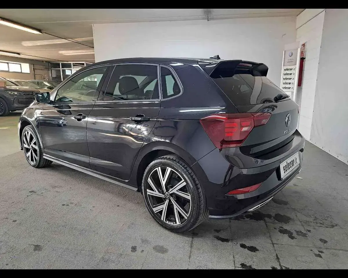 Usata VW Polo R-line 95 CV (69 kW) 2023 2t nero perlato Utilitaria