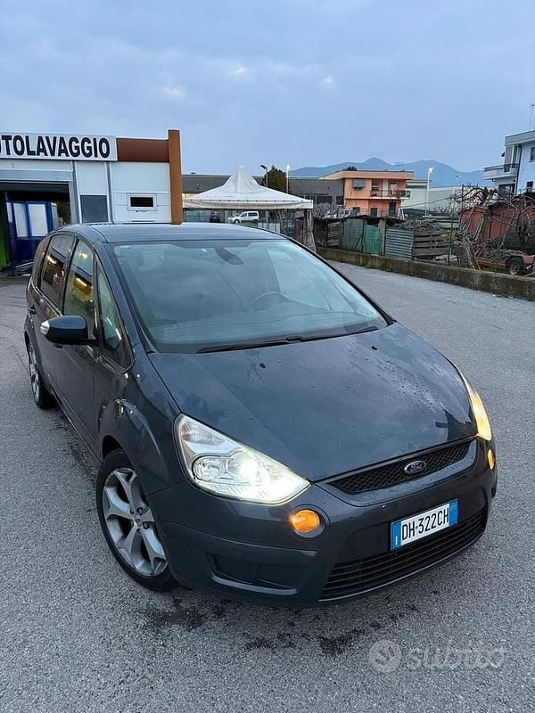 Usata Ford S-MAX Titanium 140 CV (102 kW) 2006 Grigio Monovolume