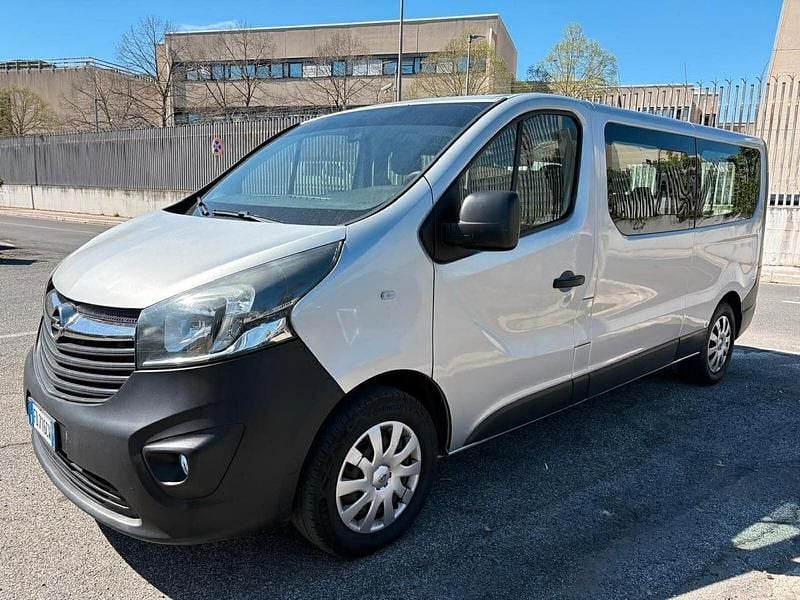 Usata Opel Vivaro S 145 CV (106 kW) 2016 Argento Monovolume