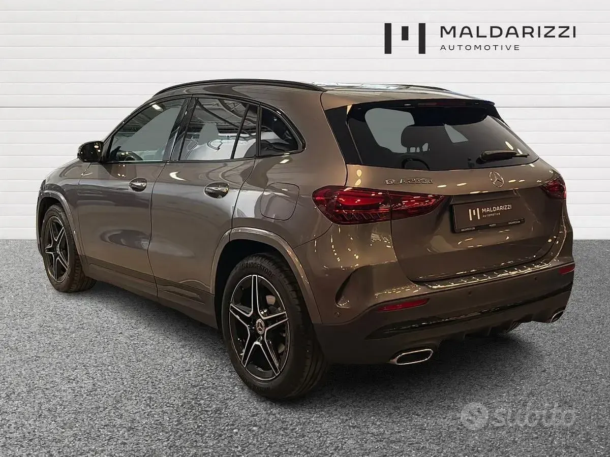 Usata Mercedes GLA200 AMG Line Premium 150 CV (110 kW) 2024 Grigio SUV