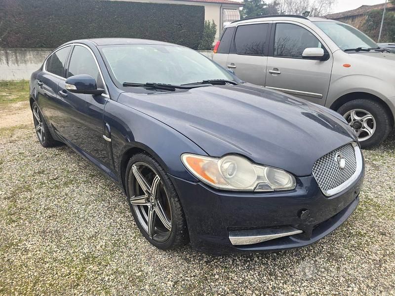 Usata Jaguar XF Premium Luxury 207 CV (152 kW) 2008 Grigio Berlina