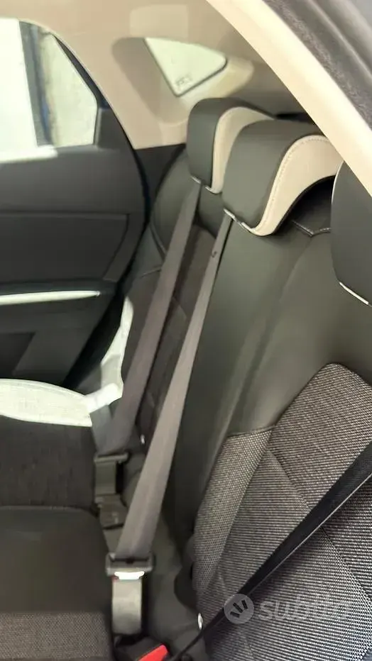Usata Renault Captur Intens 91 CV (66 kW) 2021 Bluazzurro SUV