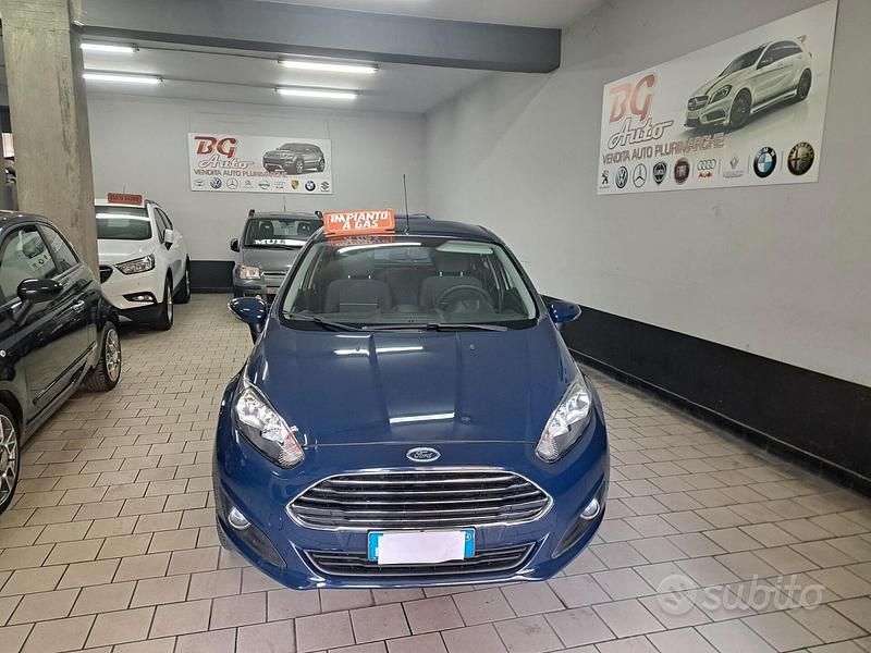 Usata Ford Fiesta 97 CV (71 kW) 2014 Blu Utilitaria