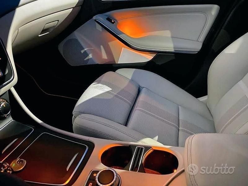 Usata Mercedes GLA200 156 CV (114 kW) 2018 Nero SUV