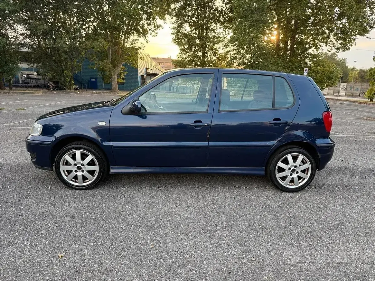 Usata VW Polo Highline 75 CV (55 kW) 2001 Blu Utilitaria