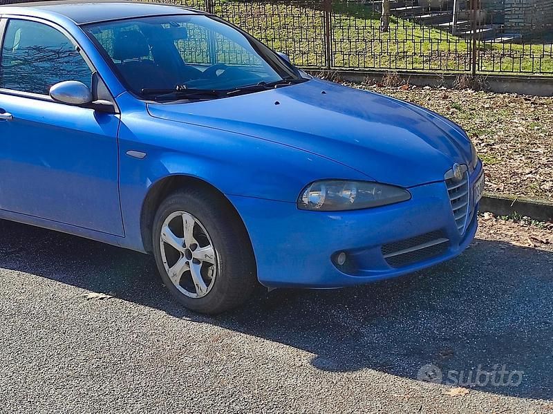 Usata Alfa Romeo 147 120 CV (88 kW) 2009 Blu Utilitaria