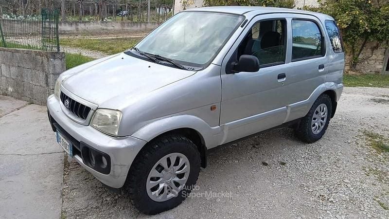 Usata Daihatsu Terios 86 CV (63 kW) 2002 Argento SUV