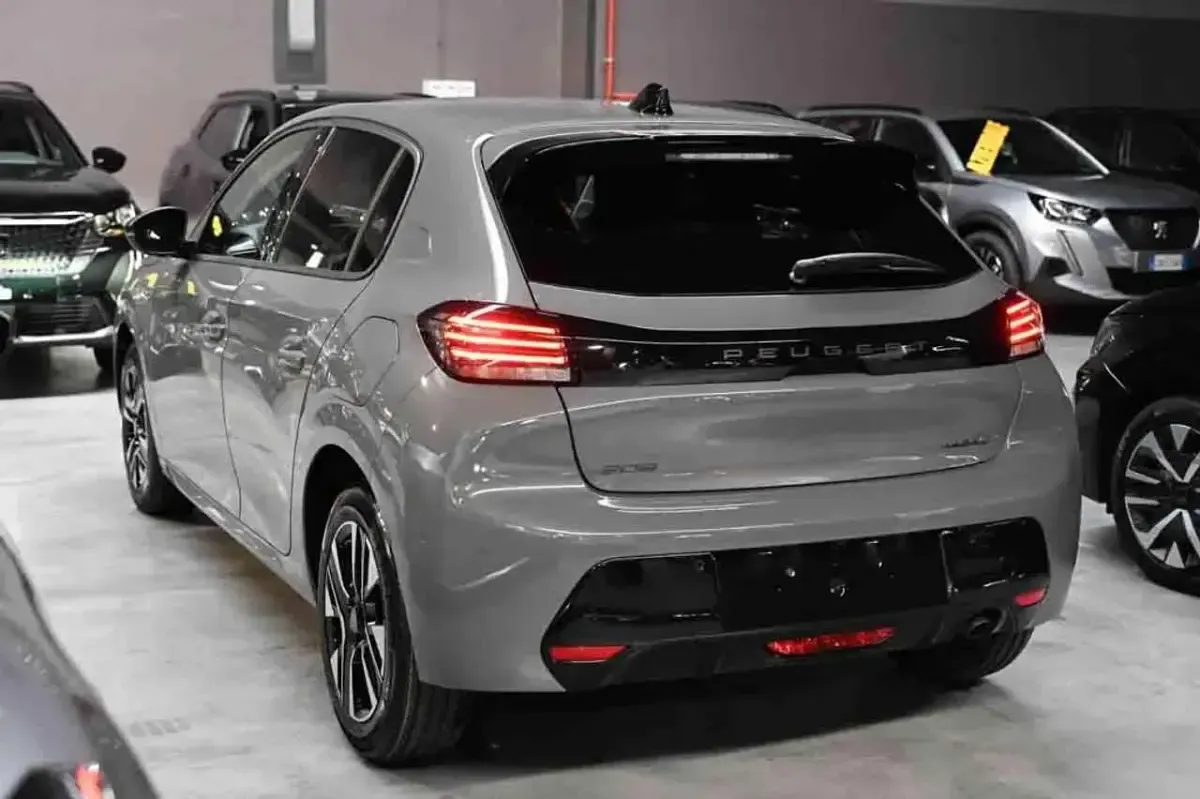 Nuova Peugeot 208 Allure 101 CV (74 kW) 2026 Grigio Utilitaria