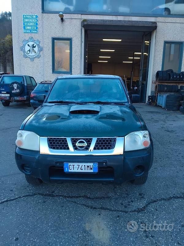 Verde Usata 2005 Nissan Navara Pick-up | 4990 € (Ottimo prezzo) - Immagine 1/4