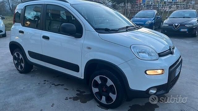 Usata Fiat Panda 4x4 S 95 CV (69 kW) 2017 Bianco Utilitaria