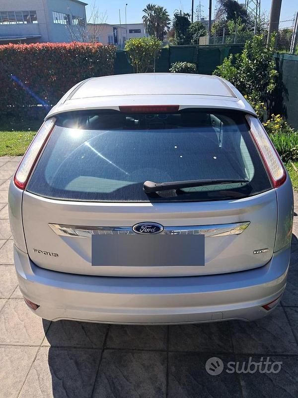 Usata Ford Focus 90 CV (66 kW) 2009 Grigio Berlina