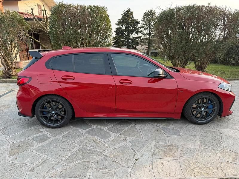 Usata BMW M135 306 CV (225 kW) 2021 Rosso Utilitaria