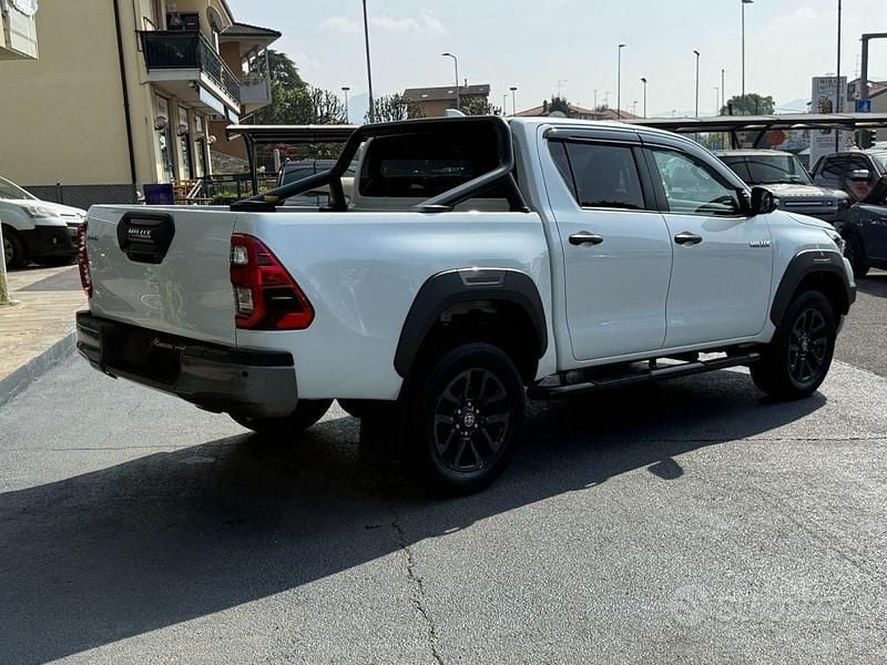 Usata Toyota HiLux 204 CV (150 kW) 2023 Bianco Pick-up