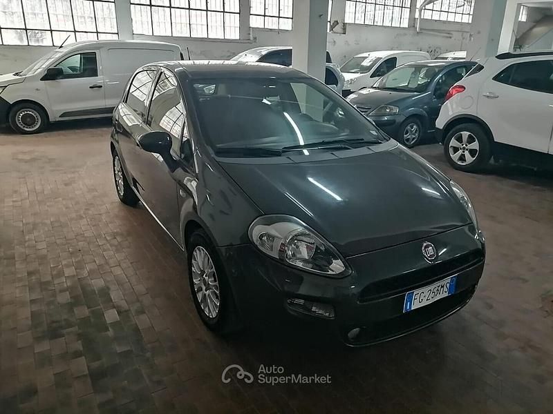 Grigio Usata 2016 Fiat Punto Dynamic Due volumi | 7450 € (Buon prezzo) - Immagine 1/4