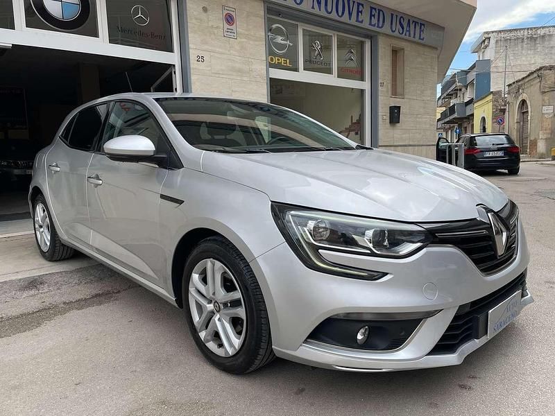 Usata Renault Mégane IV Business 116 CV (85 kW) 2019 Grigio argento met. Berlina