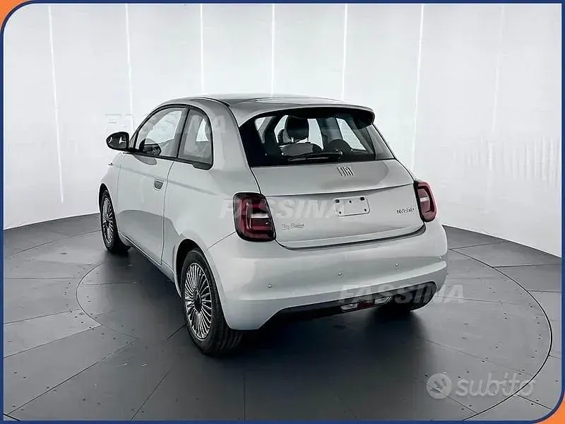 Nuova Fiat 500 Icon 65 CV (47 kW) 2026 Grigio Berlina