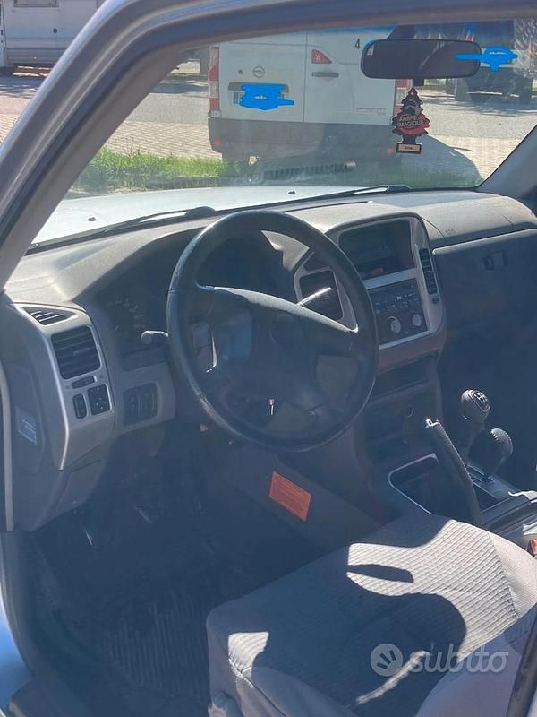Usata Mitsubishi Pajero 116 CV (85 kW) 2005 Grigio SUV