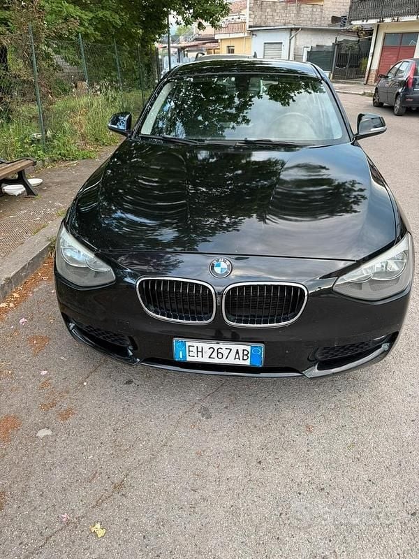 Begagnad BMW 118 2013 Svart Halvkombi