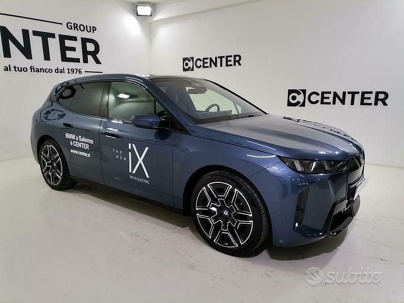 Nuova BMW iX M Sport 300 kW (408 CV) 2025 Blu SUV