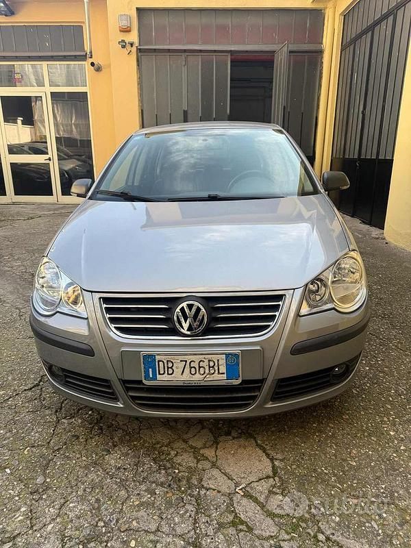 Usata VW Polo Comfortline 70 CV (51 kW) 2007 Grigio Berlina