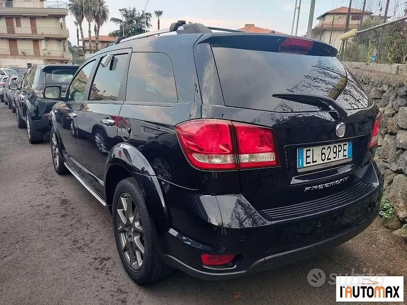 Usata Fiat Freemont Lounge 140 CV (102 kW) 2012 Blu SUV