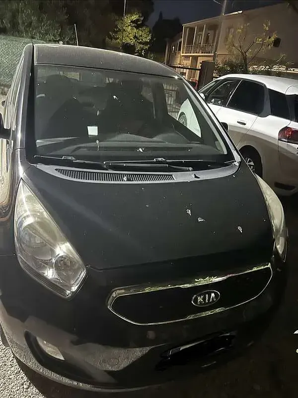 Usata Kia Venga 90 CV (66 kW) 2012 Nero Utilitaria