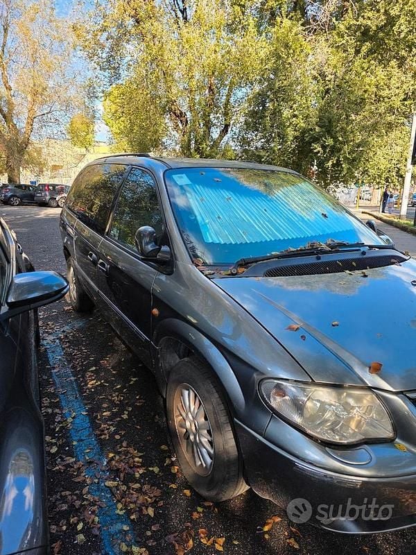 Usata Chrysler Grand Voyager 150 CV (110 kW) 2006 Grigio Monovolume