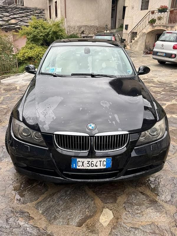 Nero Usata 2006 BMW 330 M Sport Tre volumi | 7500 € (Buon prezzo) - Immagine 1/4