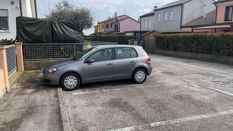 Usata VW Golf VI Trendline 110 CV (80 kW) 2010 Grigio Utilitaria