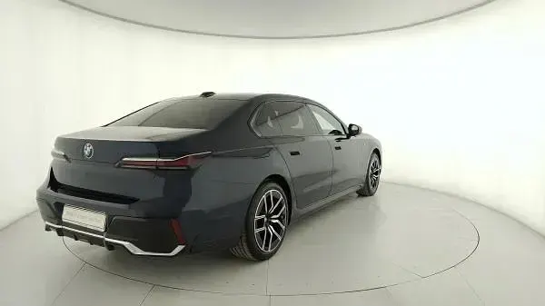 Usata BMW 740 M Sport 299 CV (219 kW) 2025 Blu Berlina
