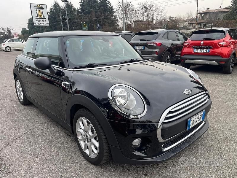 Usata Mini ONE 102 CV (75 kW) 2017 Nero Utilitaria