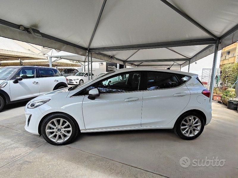 Usata Ford Fiesta Titanium 86 CV (63 kW) 2018 Bianco Utilitaria